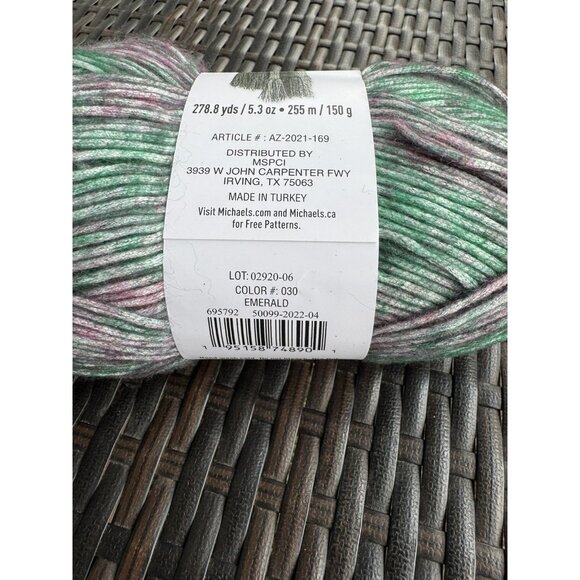 New Loops & Threads Natural Mar Yarn Skein Emerald CS10 - Picture 3 of 4